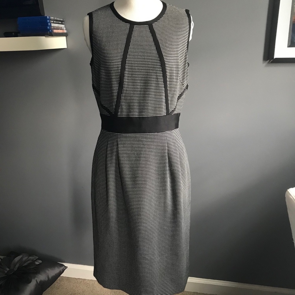 Sleeveless shift dress